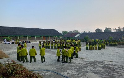 Pembiasaan Kosa Kata Bahasa Arab Dan Inggris Setiap Pagi, Al Furqon Tingkatkan Kemampuan Bahasa Santri